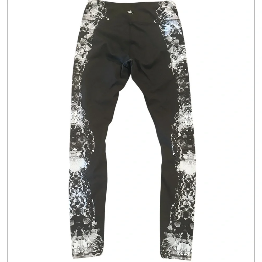 ALO Yoga Black and White Leggings with Pattern Size Small